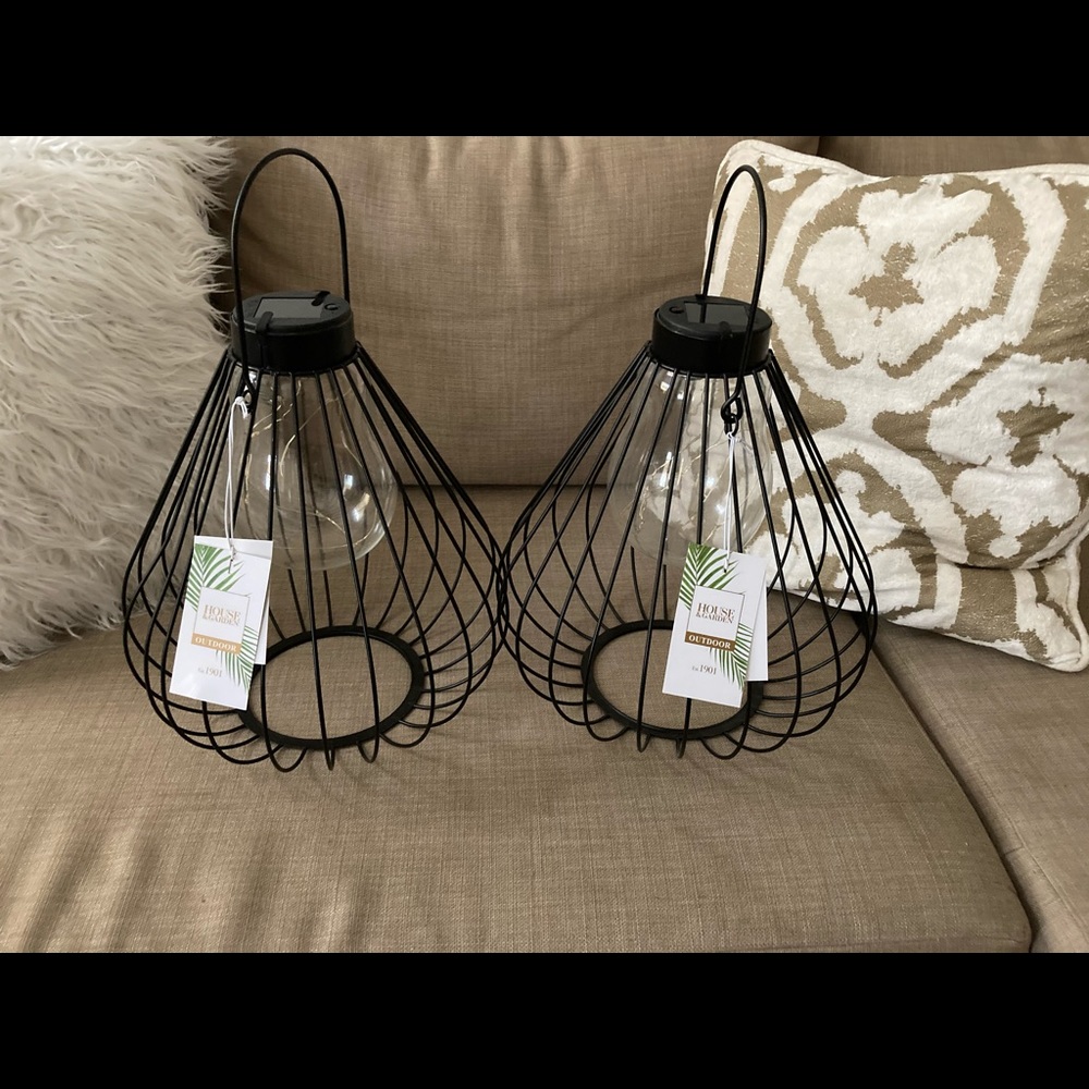 ONE Solar Triangular Lantern - Picture 3 of 3